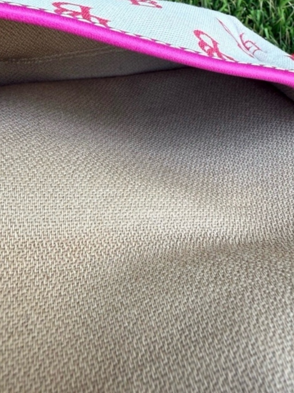 Dooney & Bourke White Canvas wristlet with Pink Trim - Picture 4 of 4